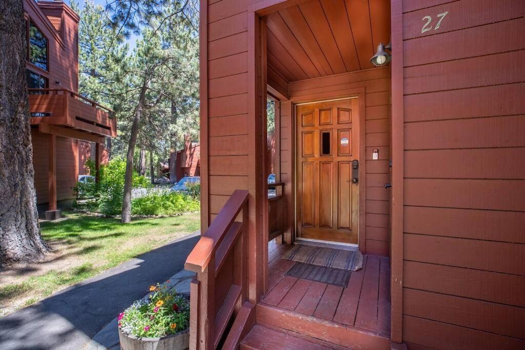 Townhouse Art Gallery In Mammoth's Location Appartement