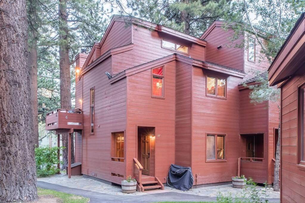 Townhouse Art Gallery In Mammoth's Location * Mammoth Lakes