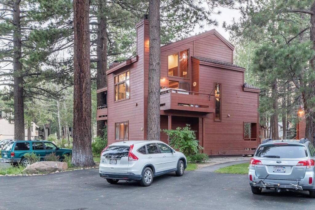Townhouse Art Gallery In Mammoth's Location * Mammoth Lakes