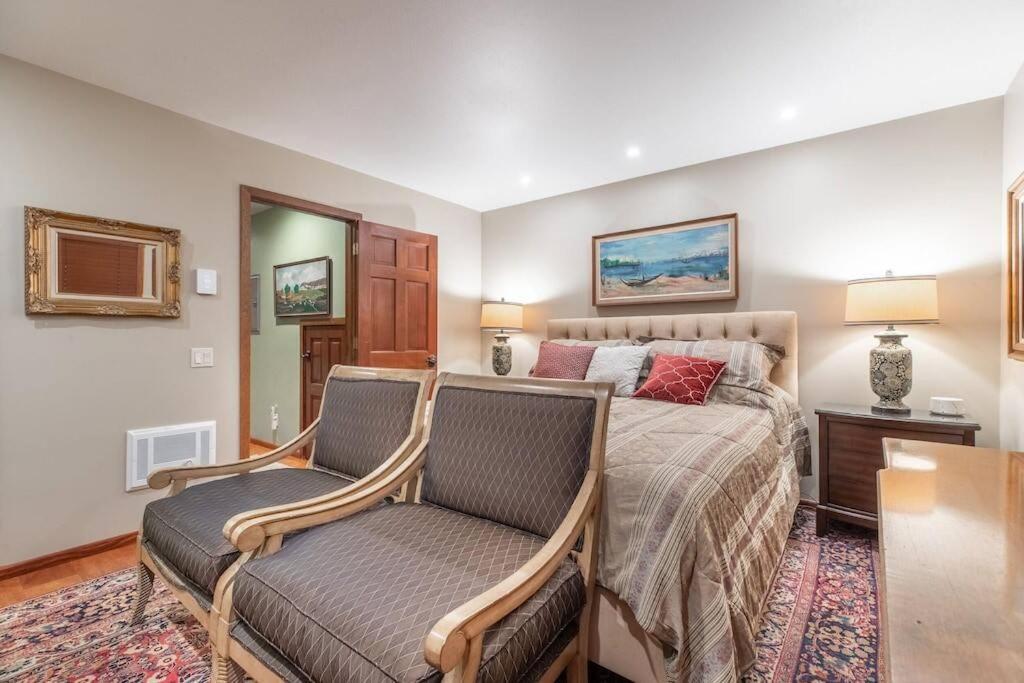 Townhouse Art Gallery In Mammoth's Location Appartement