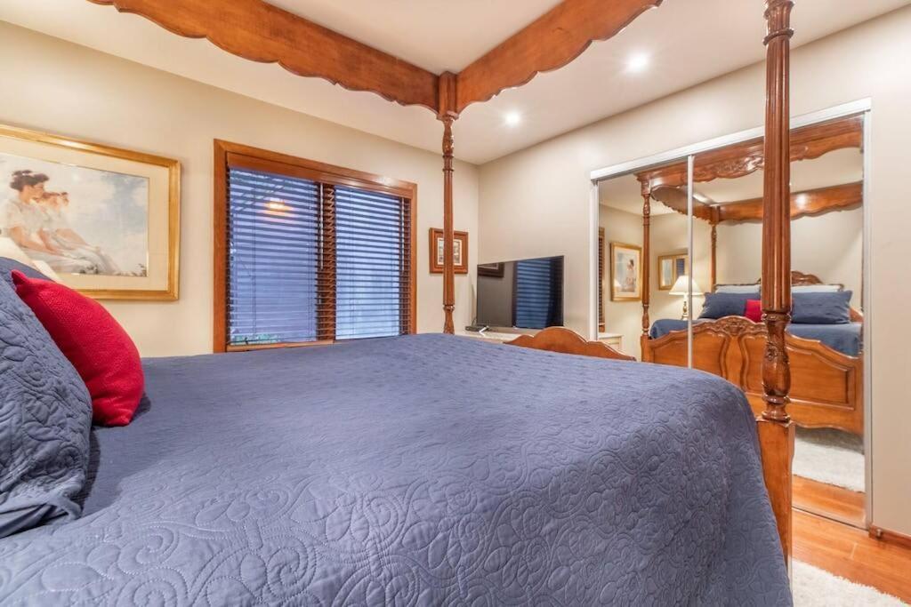 Townhouse Art Gallery In Mammoth's Location Appartement
